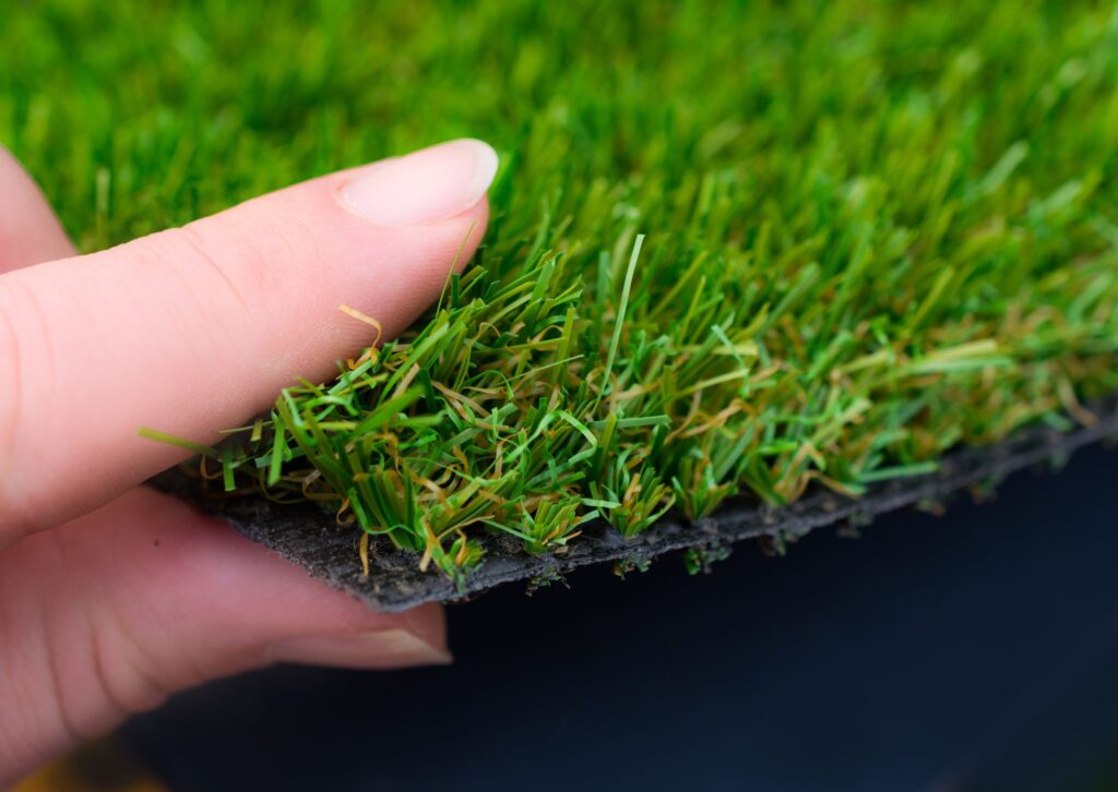 Artificial grass to decor lawn or balcony best offer by Gardengreen.au